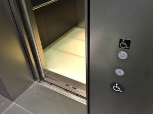 エレベーター、開閉（4x3）